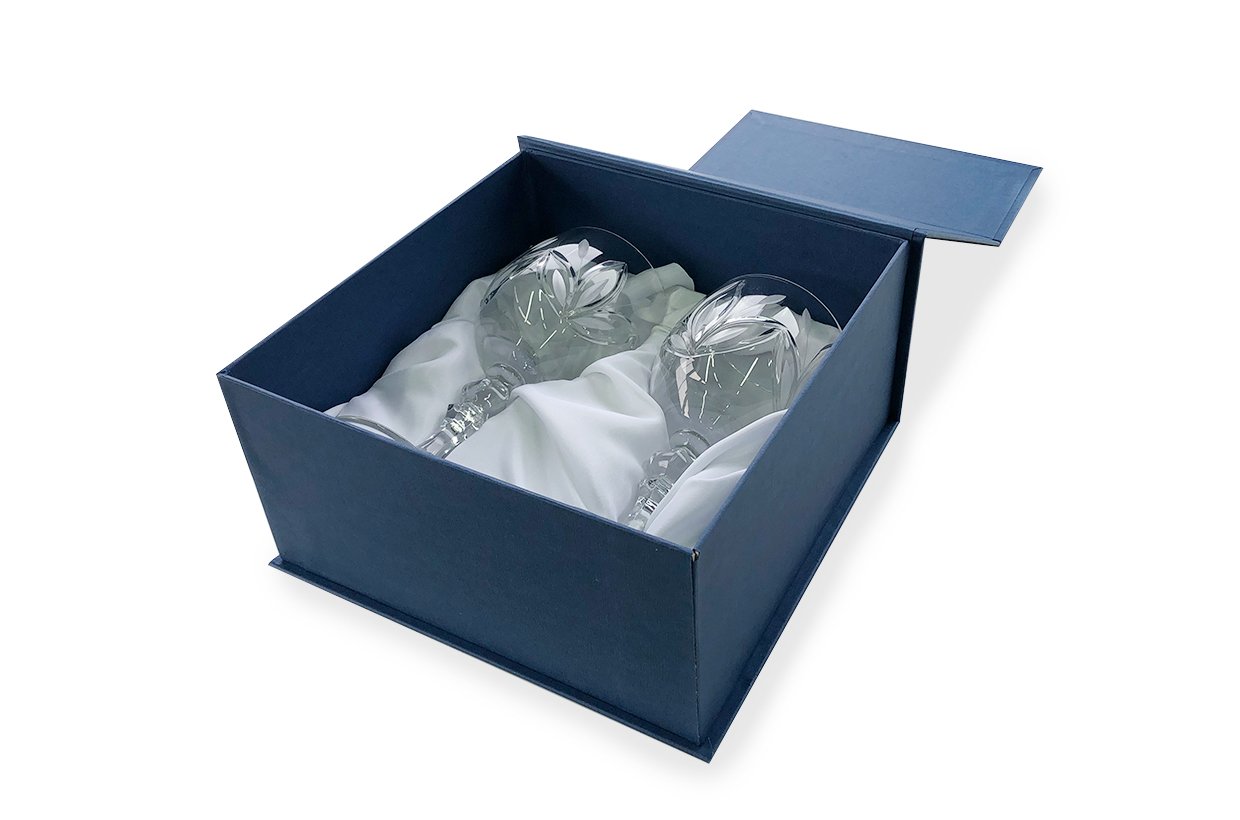 коробка для бокалов с магнитом